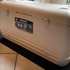 Igloo 7 day cooler top slightly used